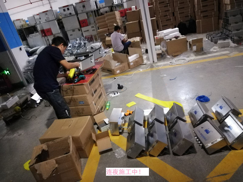 貴州某高校為本校區(qū)內(nèi)600多盞路燈更換LED燈頭及加裝太陽能LORA調(diào)光控制模塊，達(dá)到了節(jié)能和智能控制的目的。(圖4)